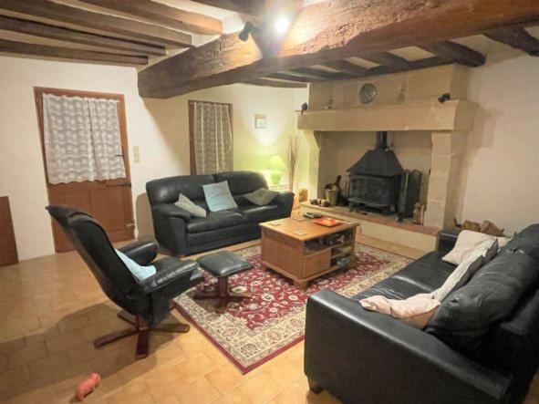 La Maison Tournesol - 3 Bedroom House With Large Garden Near Saumur Saint-Martin-de-la-Place Exterior photo